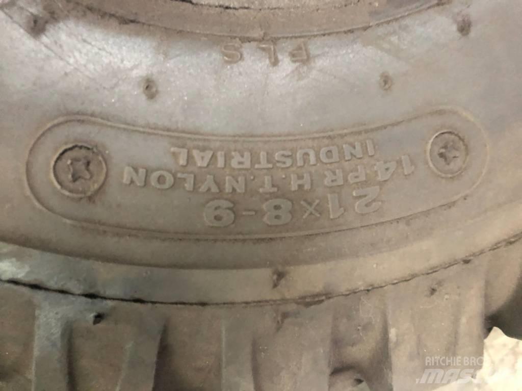 Bridgestone 21x8-9 Gume, točkovi i felne
