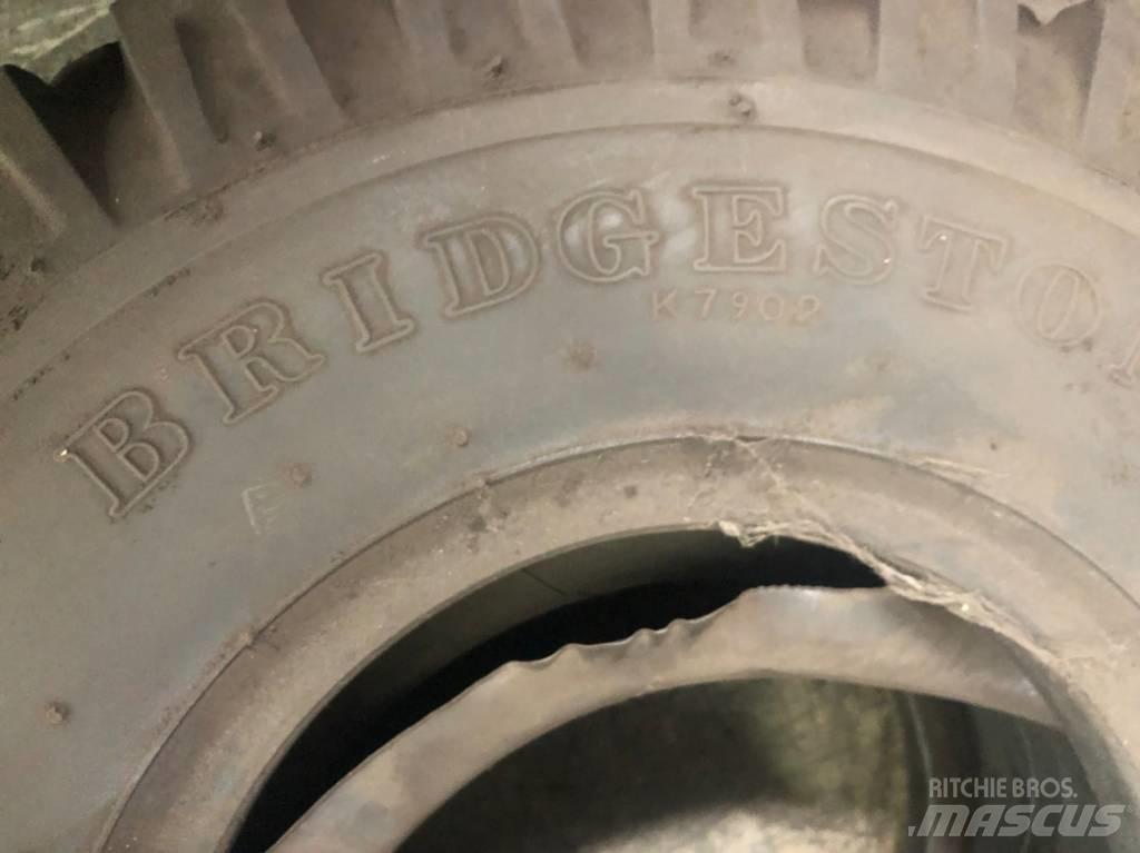 Bridgestone 21x8-9 Gume, točkovi i felne