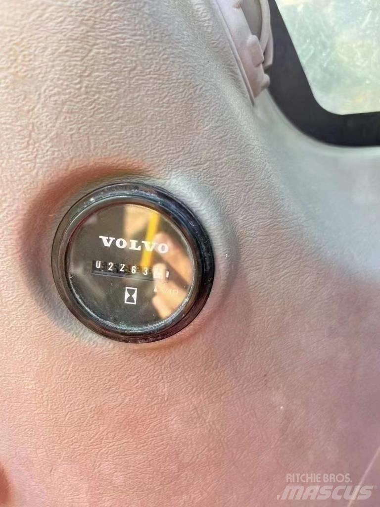 Volvo EC 220 DNL Bageri guseničari