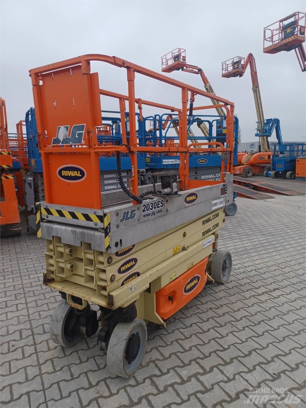 JLG 2030ES Makazaste platforme