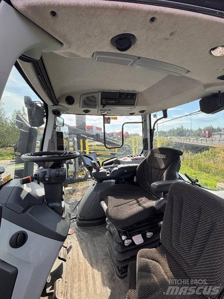 Valtra T215 Versu Traktori