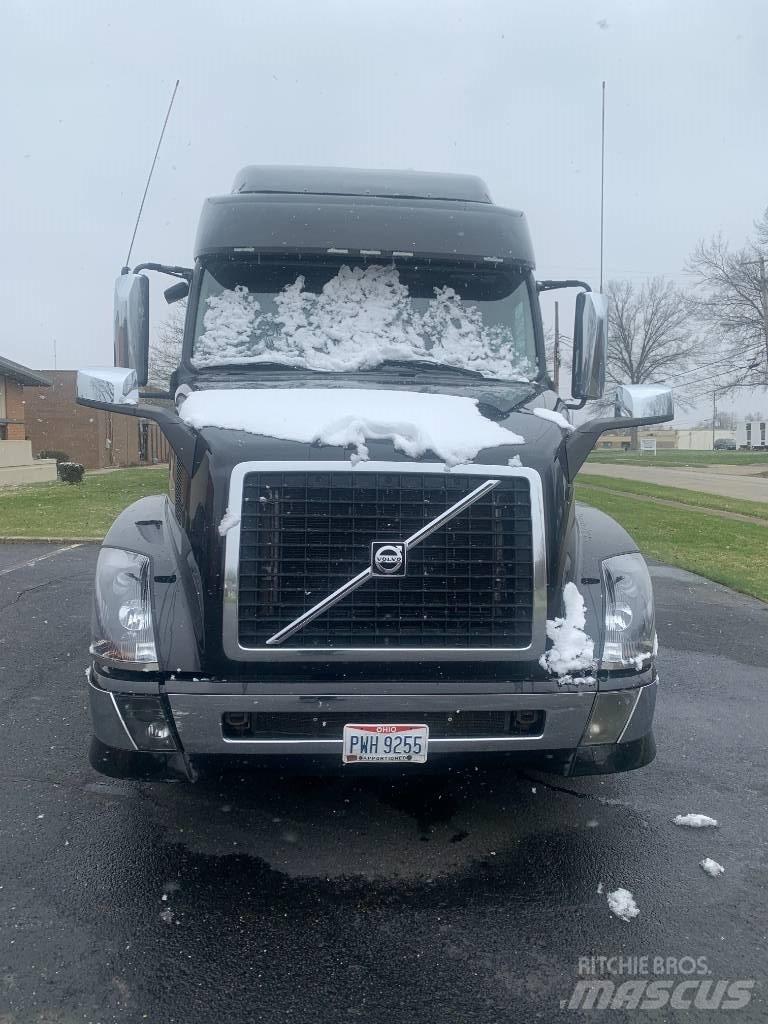 Volvo VNL730 Tegljači