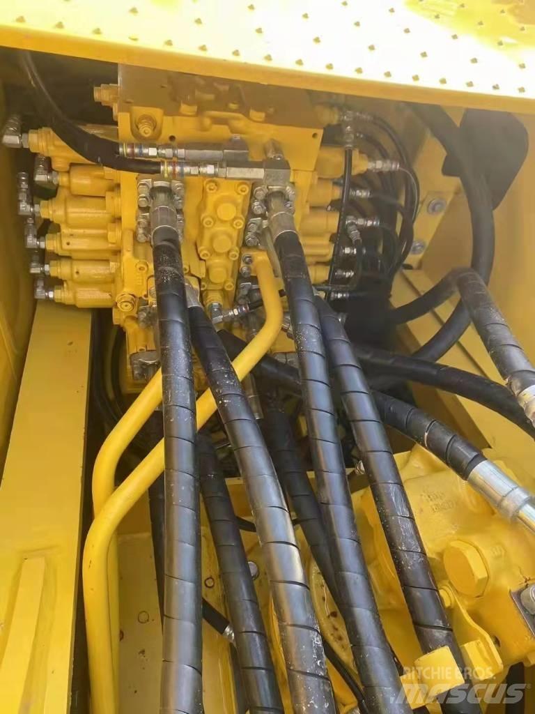 Komatsu PC 220-8 Bageri guseničari