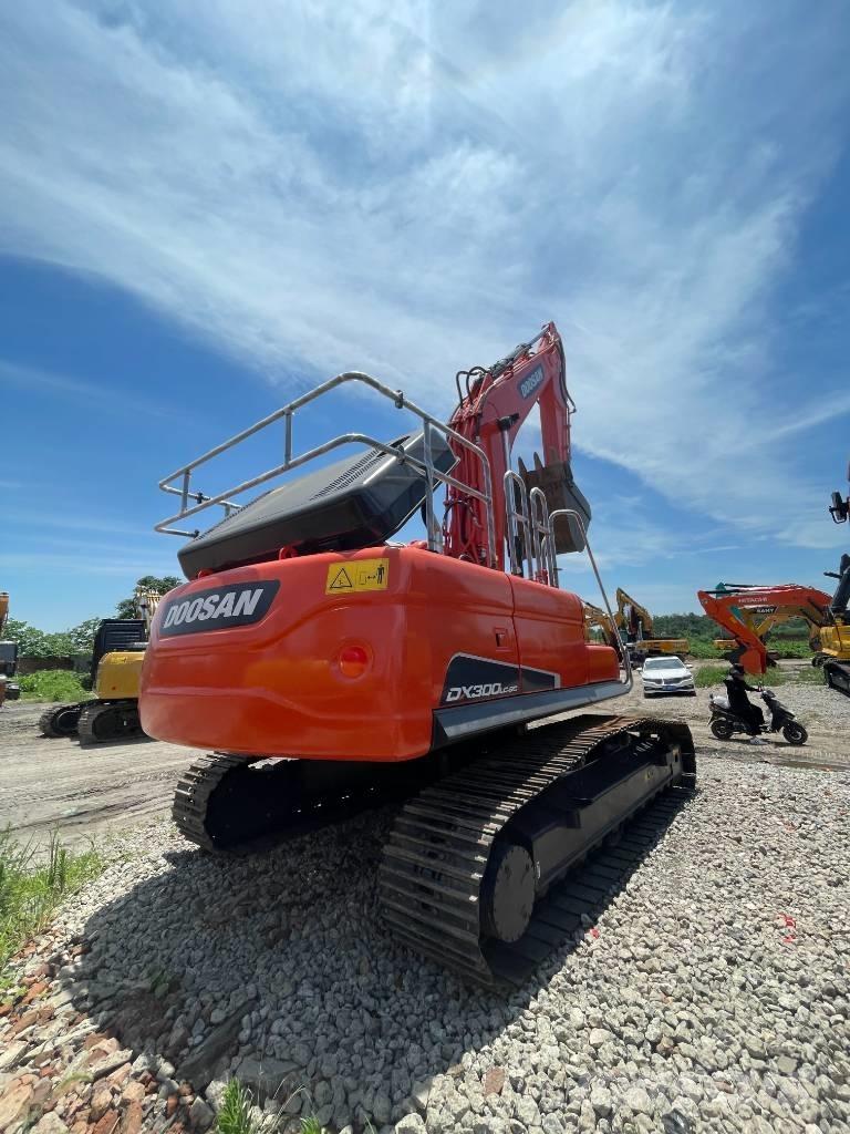 Doosan DX 300 Bageri guseničari
