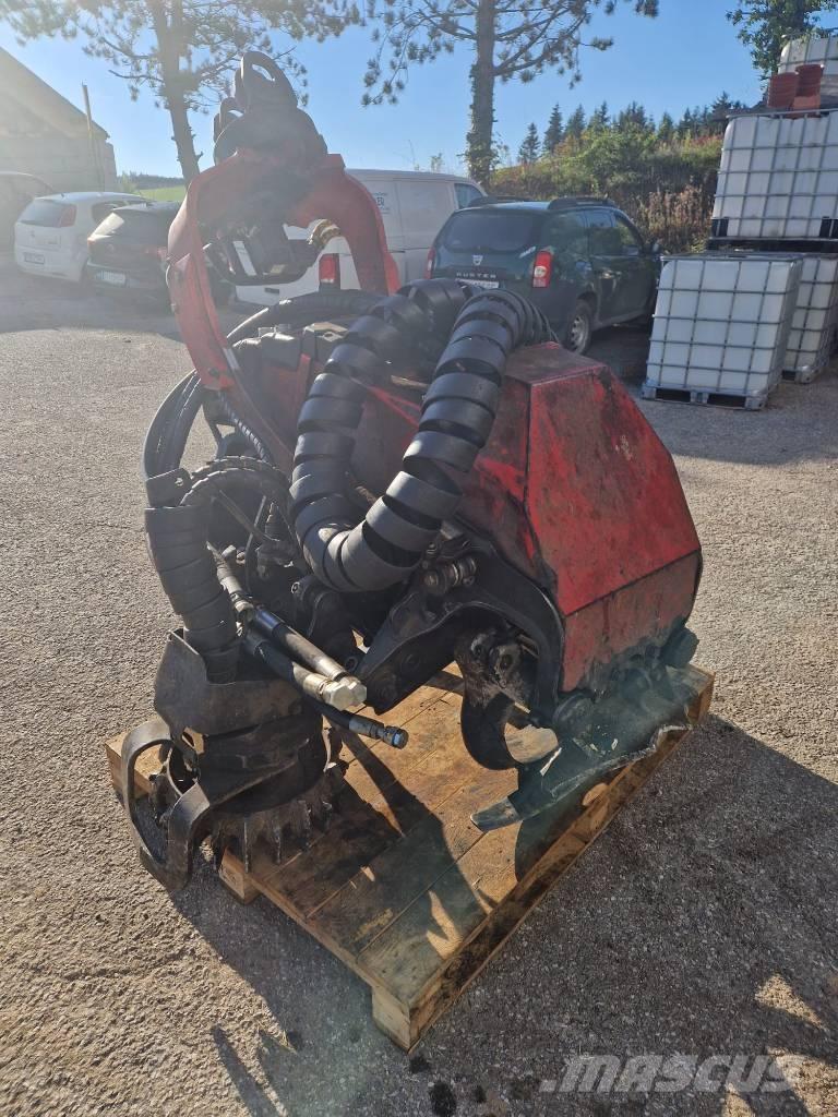 Komatsu 124 Mašine za kleščenje grane stabla