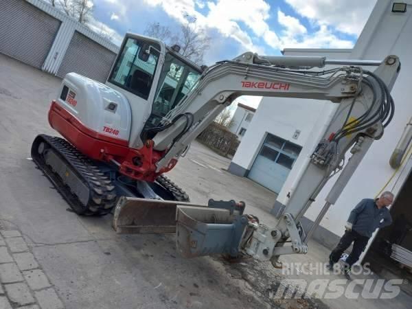 Takeuchi TB 240 DPF Mini bageri < 7t