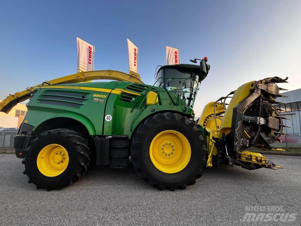John Deere 8800 Mašine za stočnu hranu sa sopstvenim pogonom