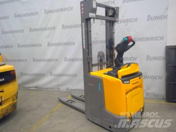 Jungheinrich ERC 212 Samopogonski ručni viljuškari
