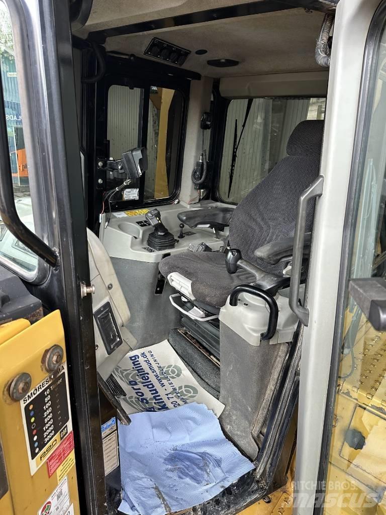 CAT D 6 T LGP Buldožeri guseničari