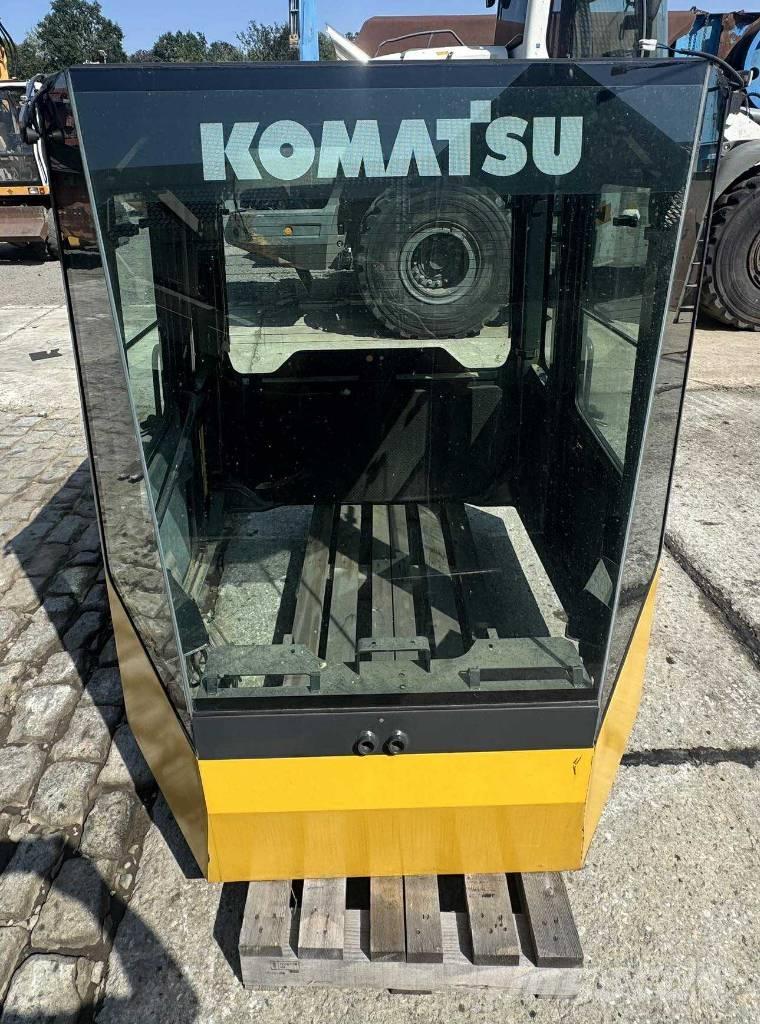 Komatsu WA 470-5 Kabine i unutrašnjost