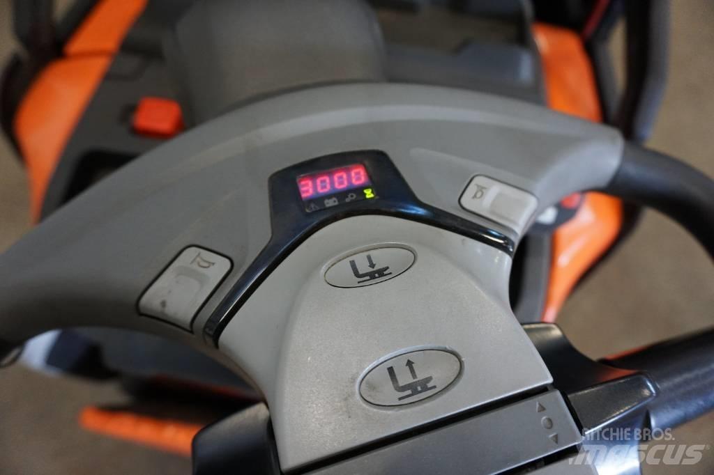 Toyota SPE200D Ručni električni viljuškar