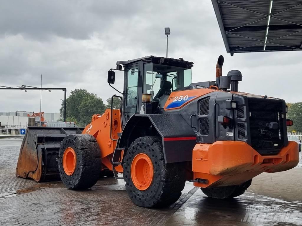 Hitachi ZW 250 Utovarivači na točkove