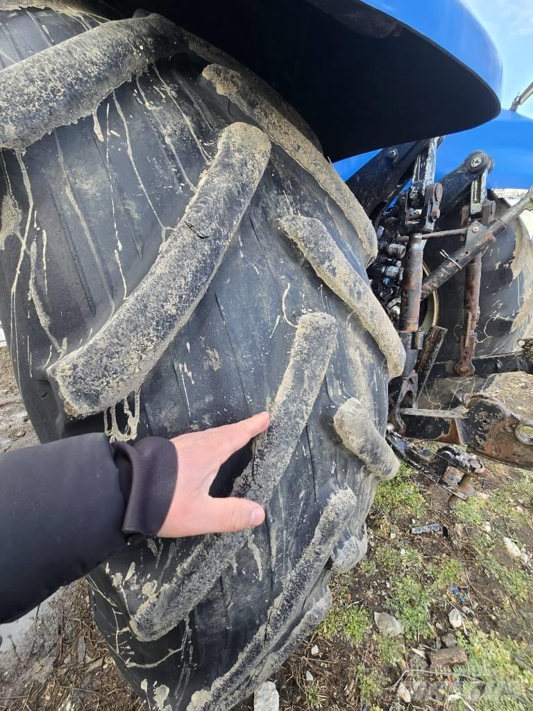New Holland T 8030 Traktori