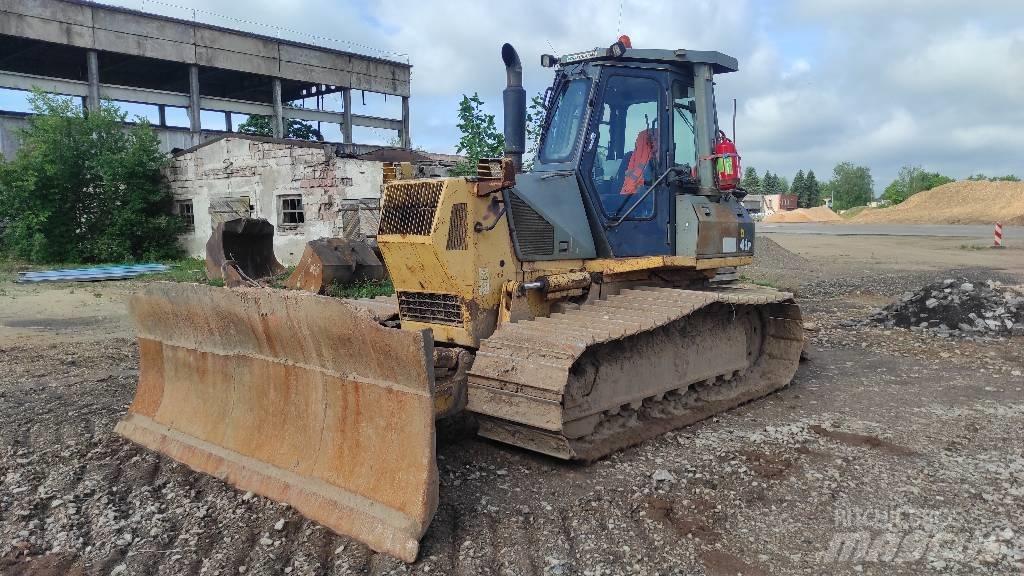 Komatsu D41P-6 Buldožeri guseničari