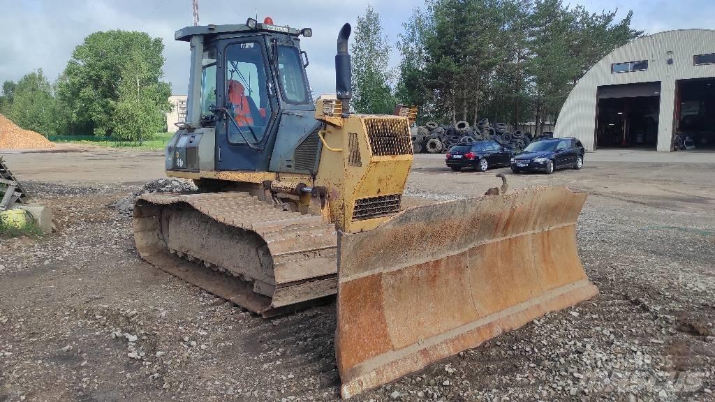 Komatsu D41P-6 Buldožeri guseničari