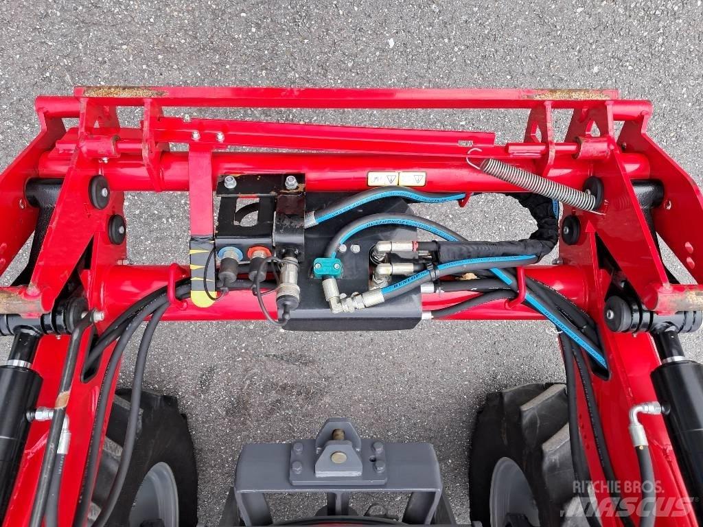 Massey Ferguson 4707 Traktori