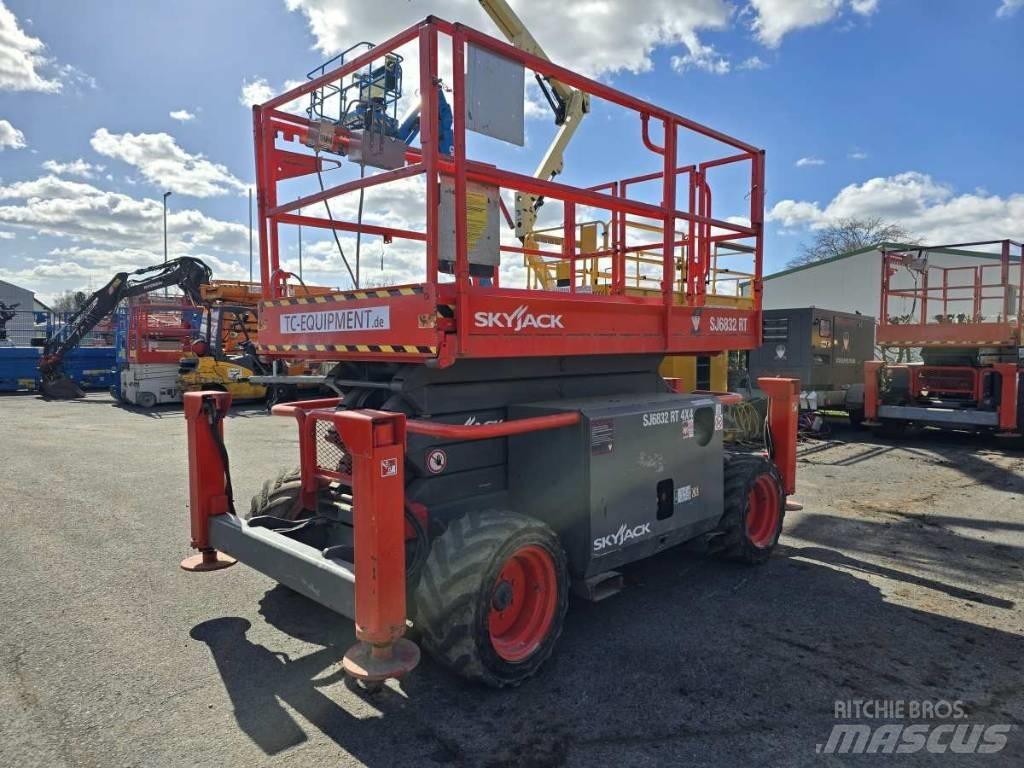 SkyJack SJ 6832 RT Makazaste platforme