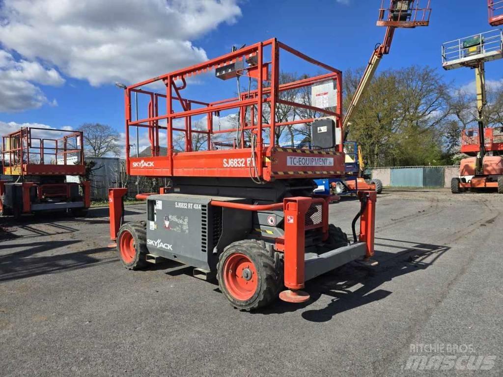 SkyJack SJ 6832 RT Makazaste platforme