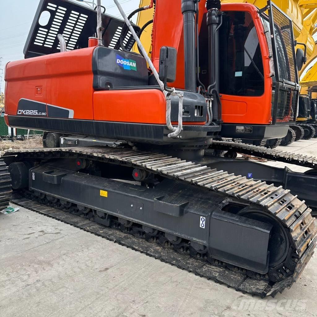Doosan DX225LC-9 Bageri guseničari