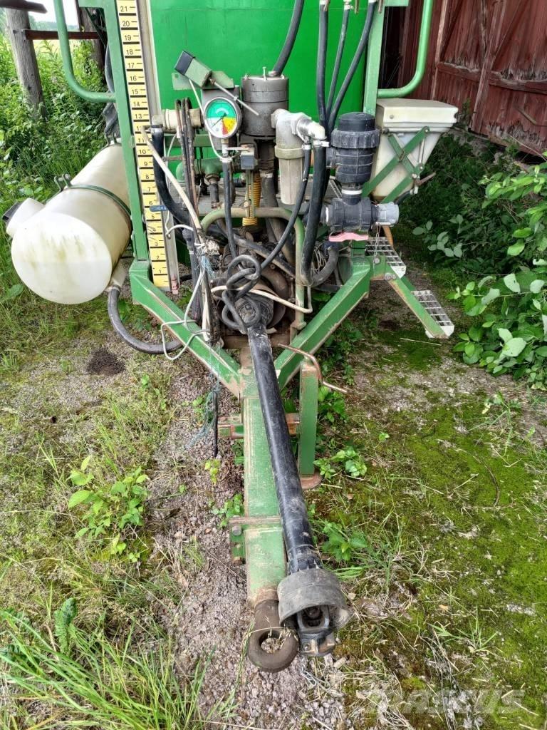 Moteska M2500 Vučene prskalice