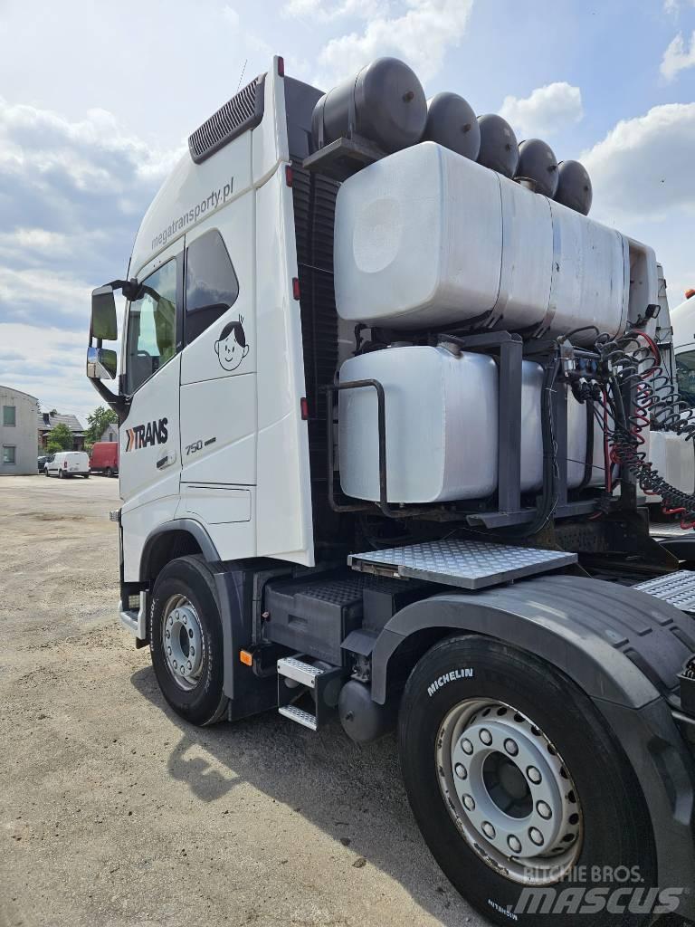 Volvo FH16 750KM 8x4 Tegljači