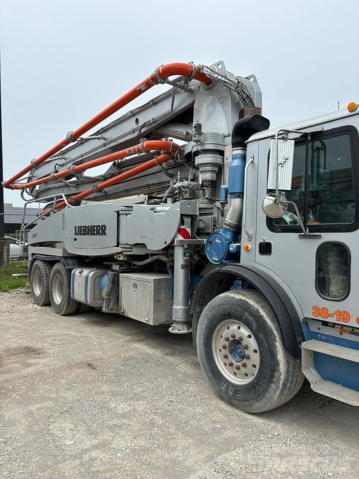 Liebherr 37Z4XXT Kamionske beton pumpe