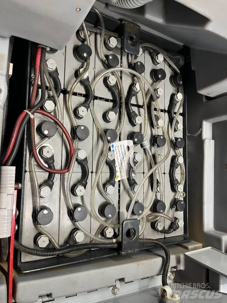 Nilfisk BR 800 S Mašine za čiščenje i ribanje podova
