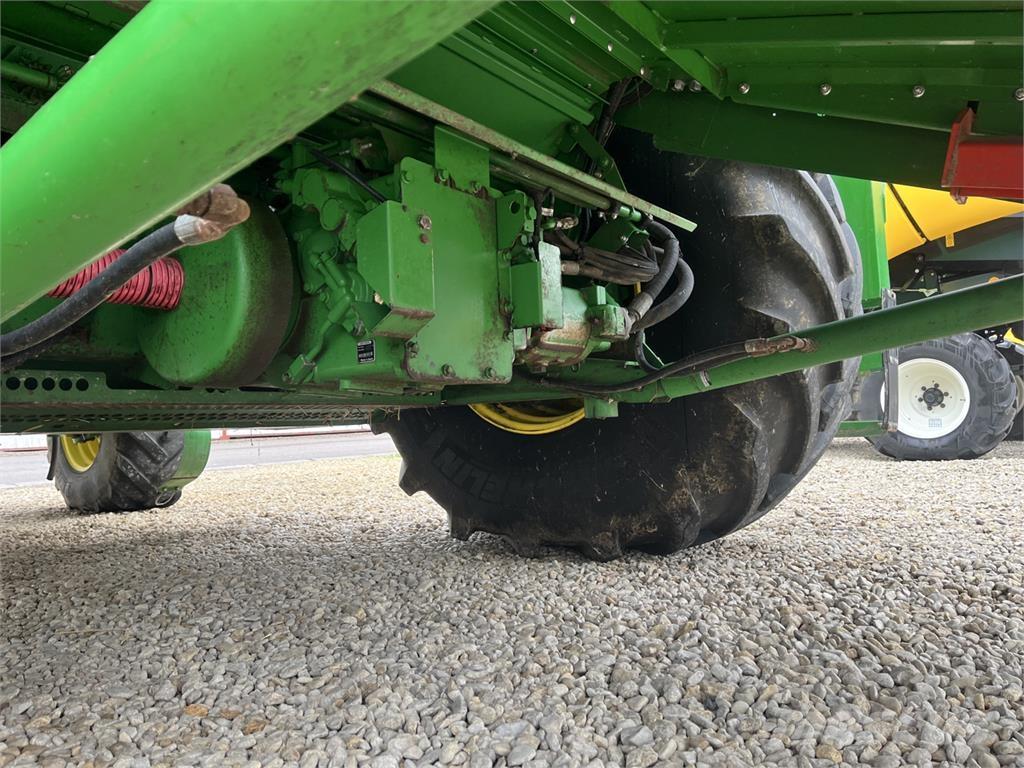 John Deere T670i Kombajni