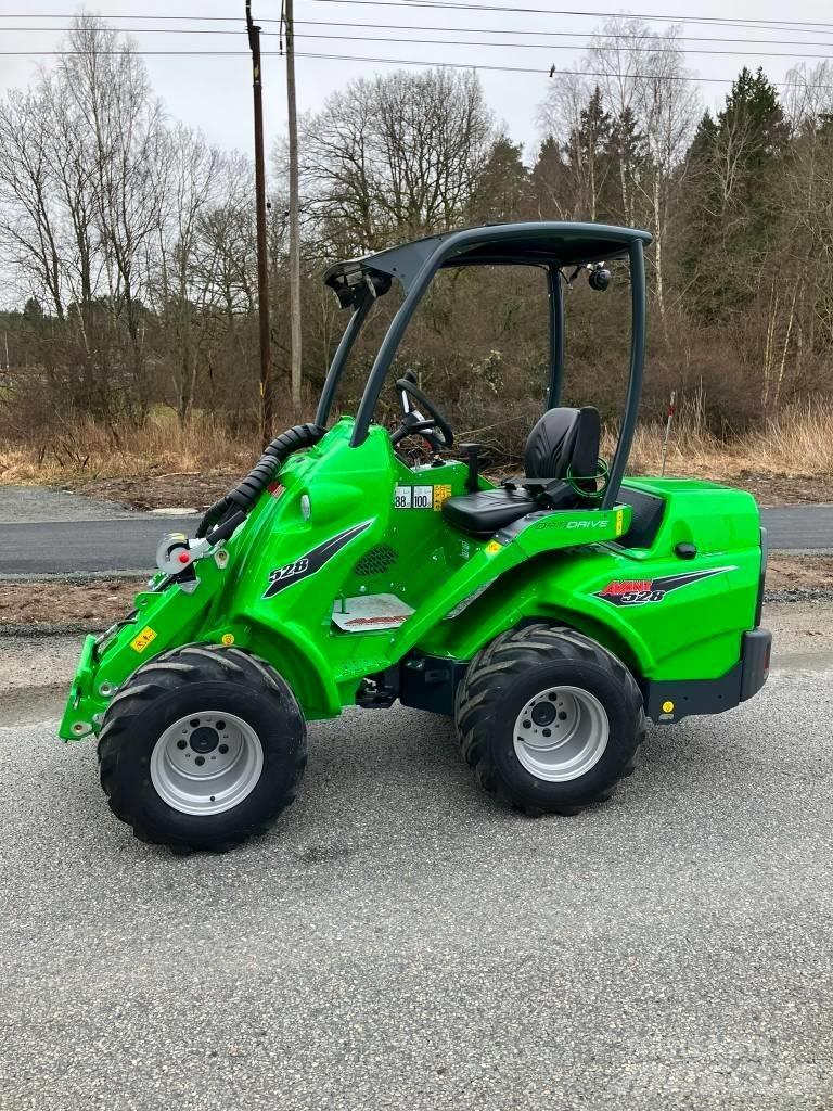 Avant 528 Skid steer mini utovarivači