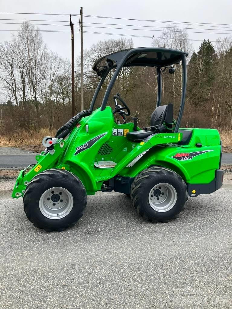 Avant 528 Skid steer mini utovarivači