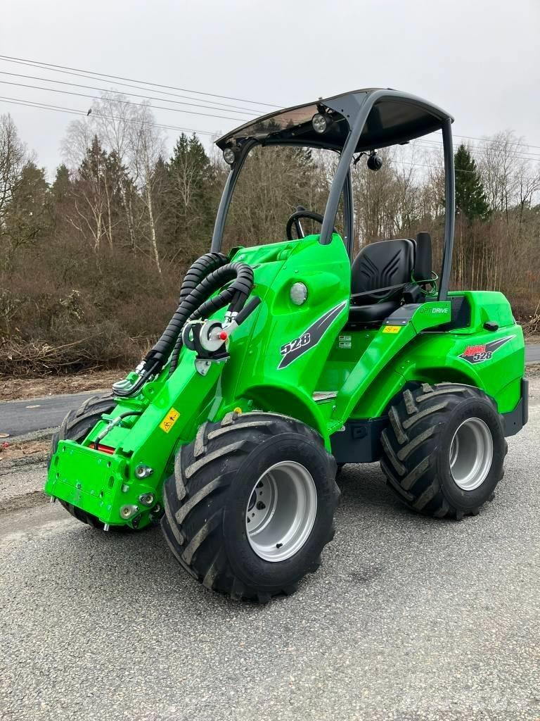 Avant 528 Skid steer mini utovarivači