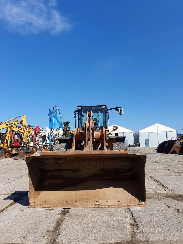 CASE 821 E Utovarivači na točkove