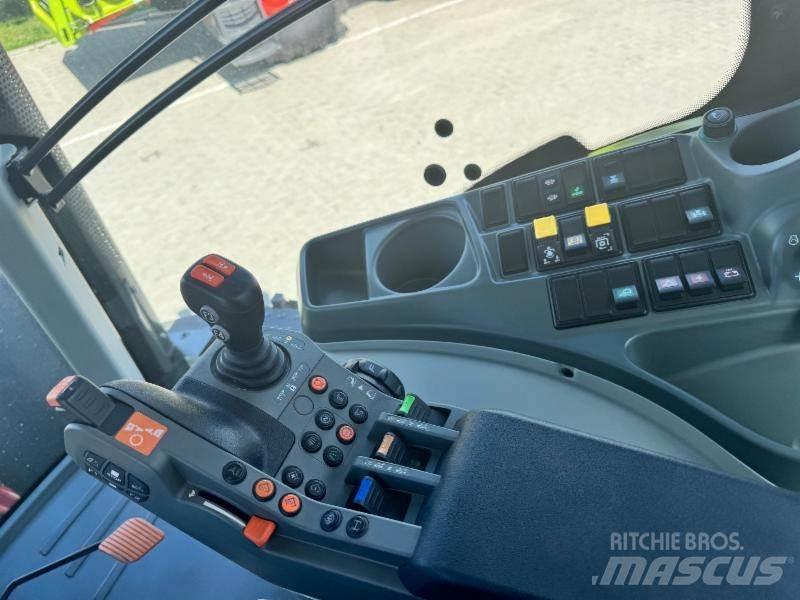 CLAAS AXION 810 Traktori