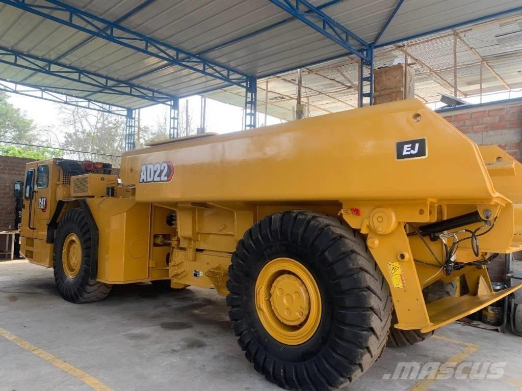 CAT AD 22 Kiperi kamioni