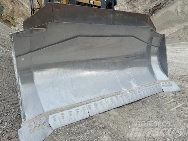 CAT D 9 T Buldožeri guseničari