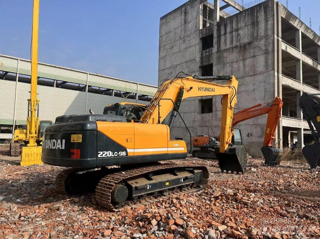 Hyundai R220 Bageri guseničari