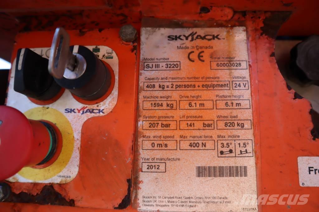 SkyJack SJ III 3220 Makazaste platforme