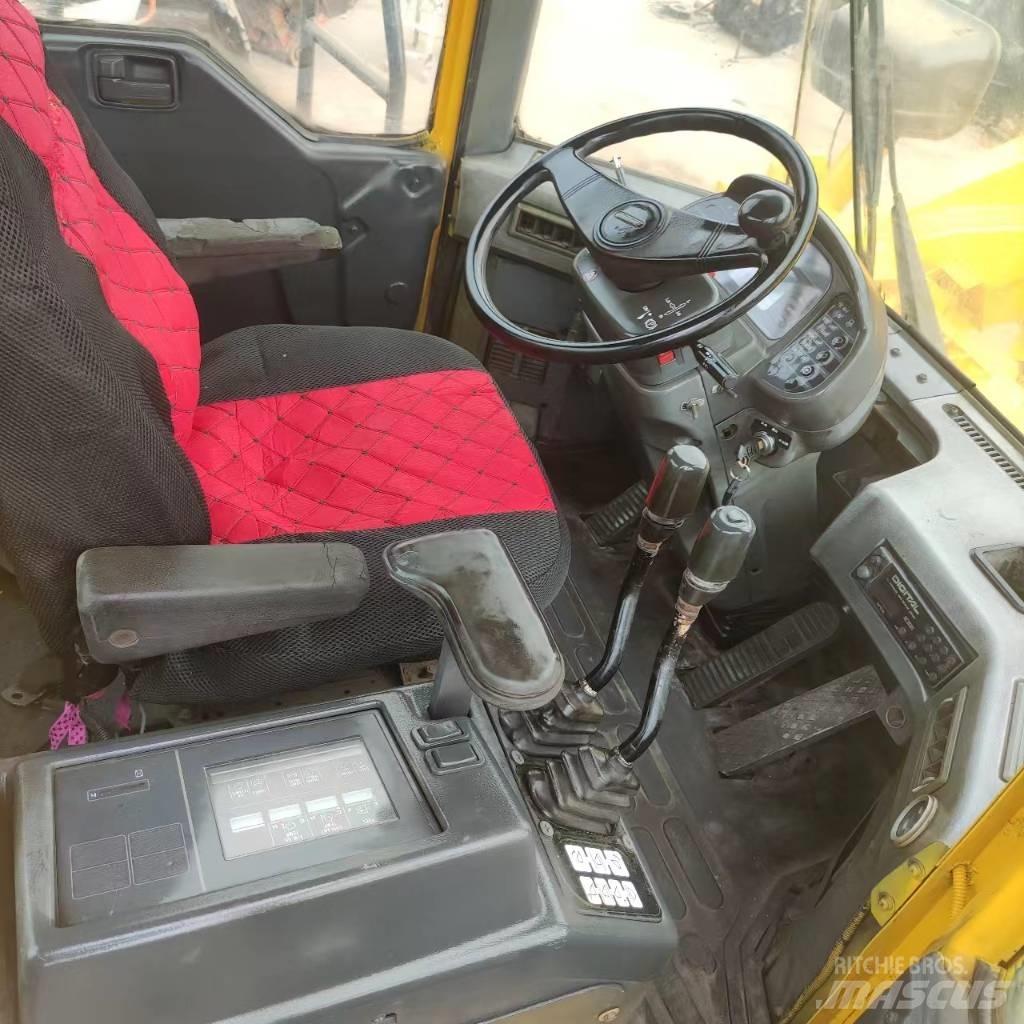Komatsu WA 600 Utovarivači na točkove