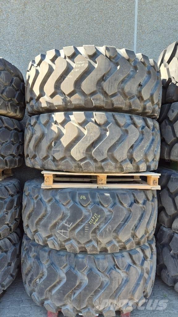 Michelin 23.5 R25 Gume, točkovi i felne