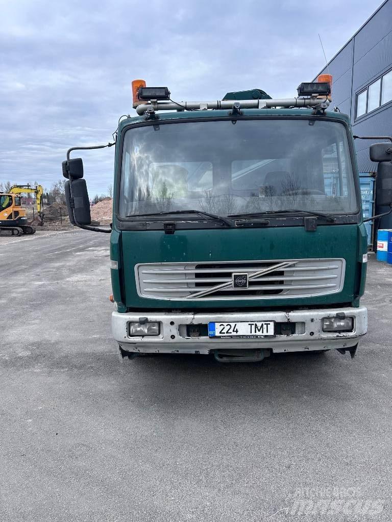 Volvo FL 6 Kamioni sa ravan platformom / vitlom
