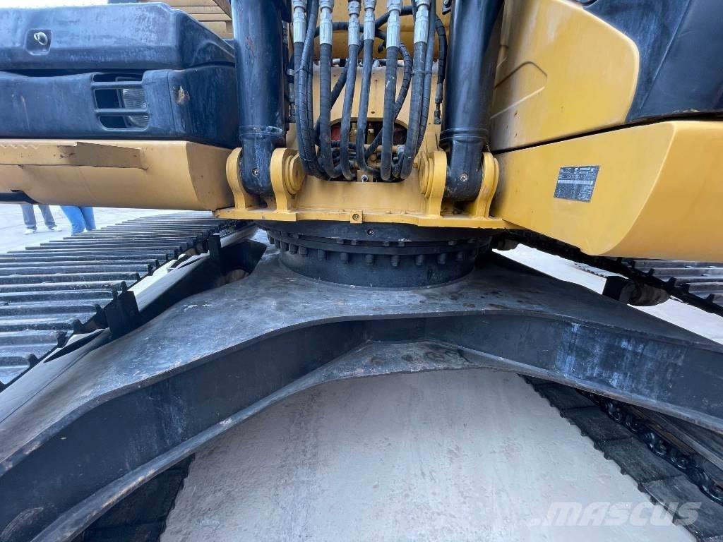 CAT 323 D Bageri guseničari
