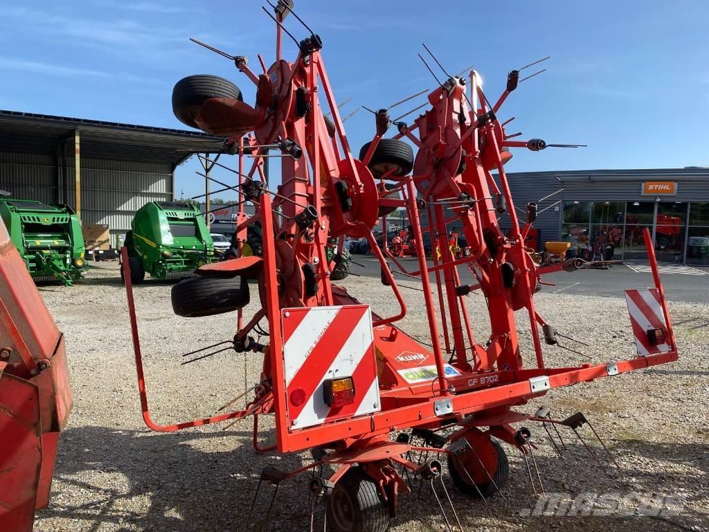 Kuhn GF8702 Okretači i sakupljači sena