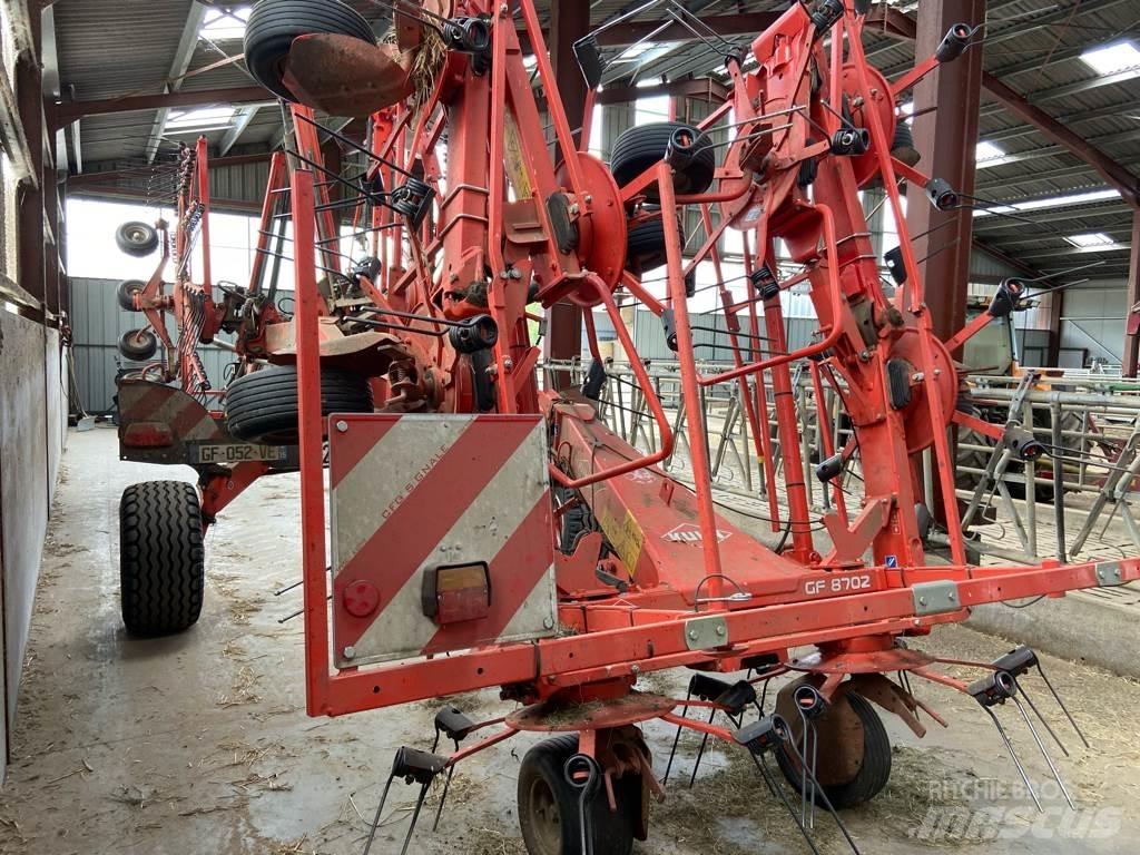 Kuhn GF8702 Okretači i sakupljači sena