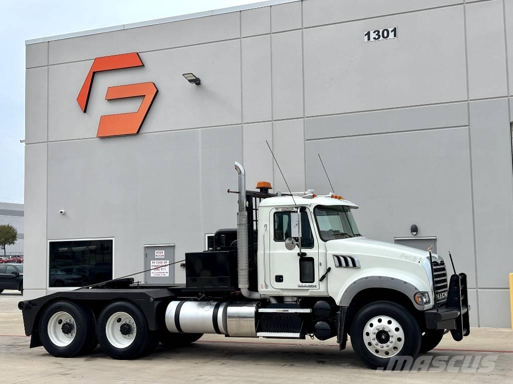 Mack GU713 Šleperi za vozila