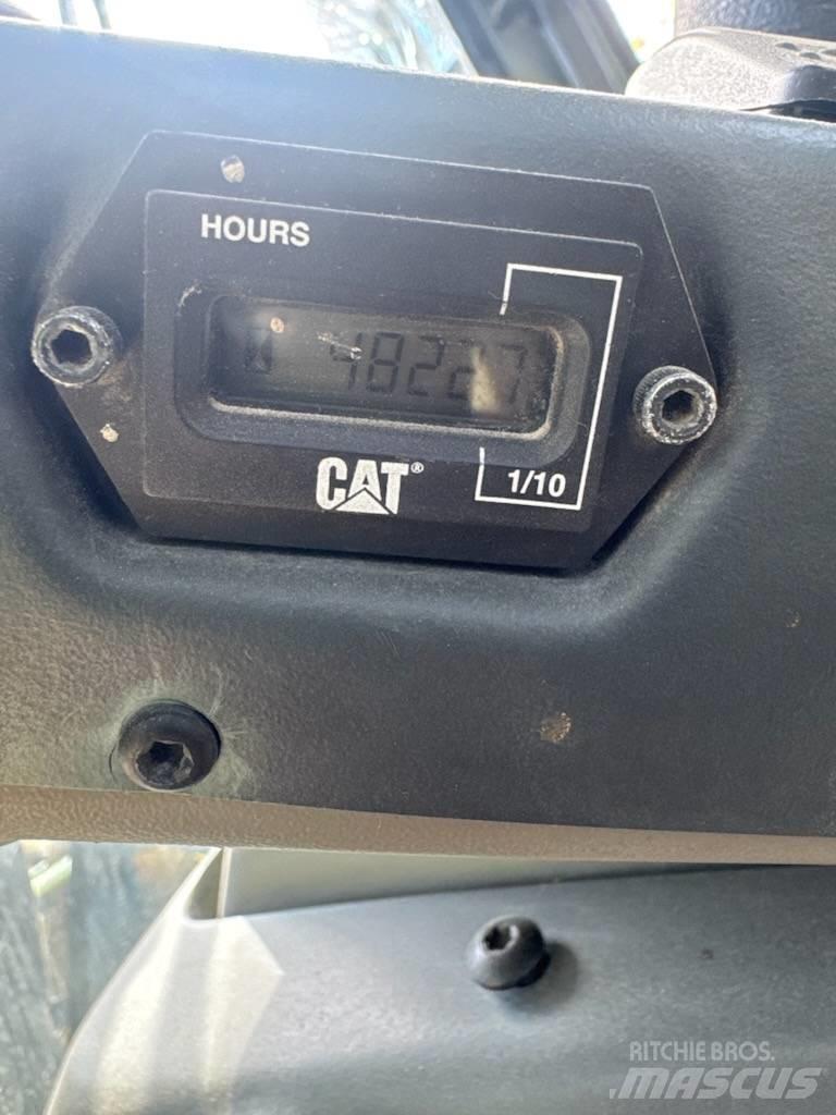 CAT 906 Utovarivači na točkove