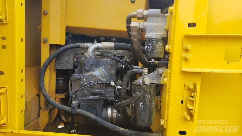Komatsu PC130-7 Bageri guseničari