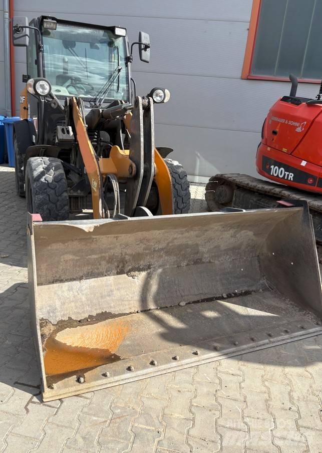 CASE 121F Utovarivači na točkove