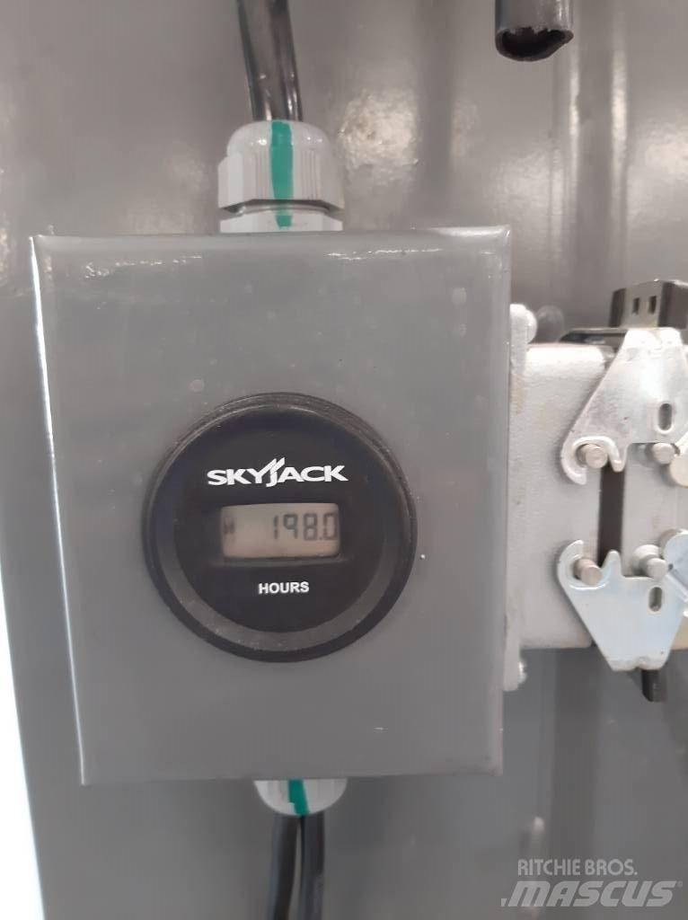 SkyJack SJ 16 Jarbolne penjajuće platforme