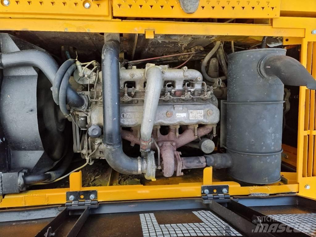 JCB JS 220 LC Bageri guseničari