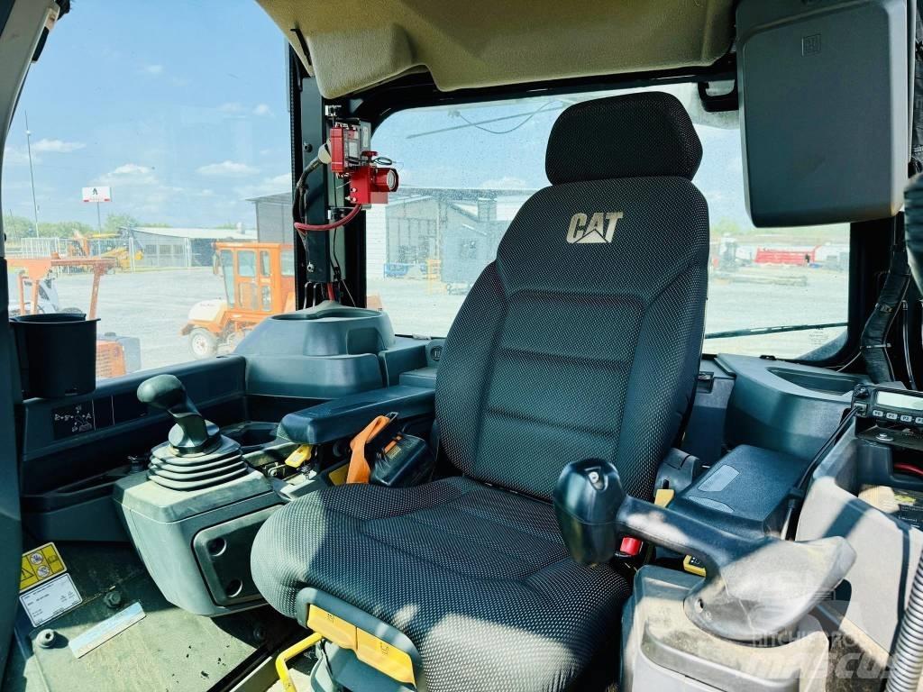 CAT D 7 Buldožeri guseničari